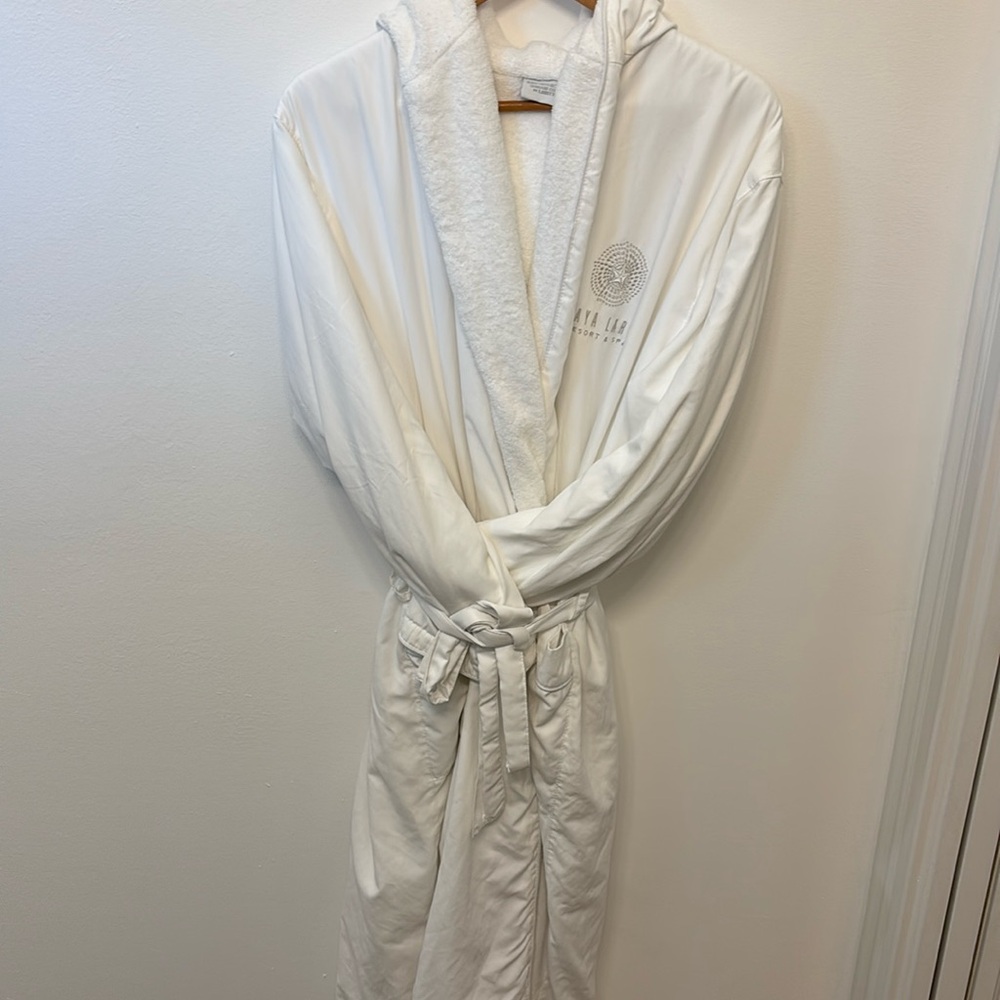 Playa largo resort & spa luxury hotel robe white